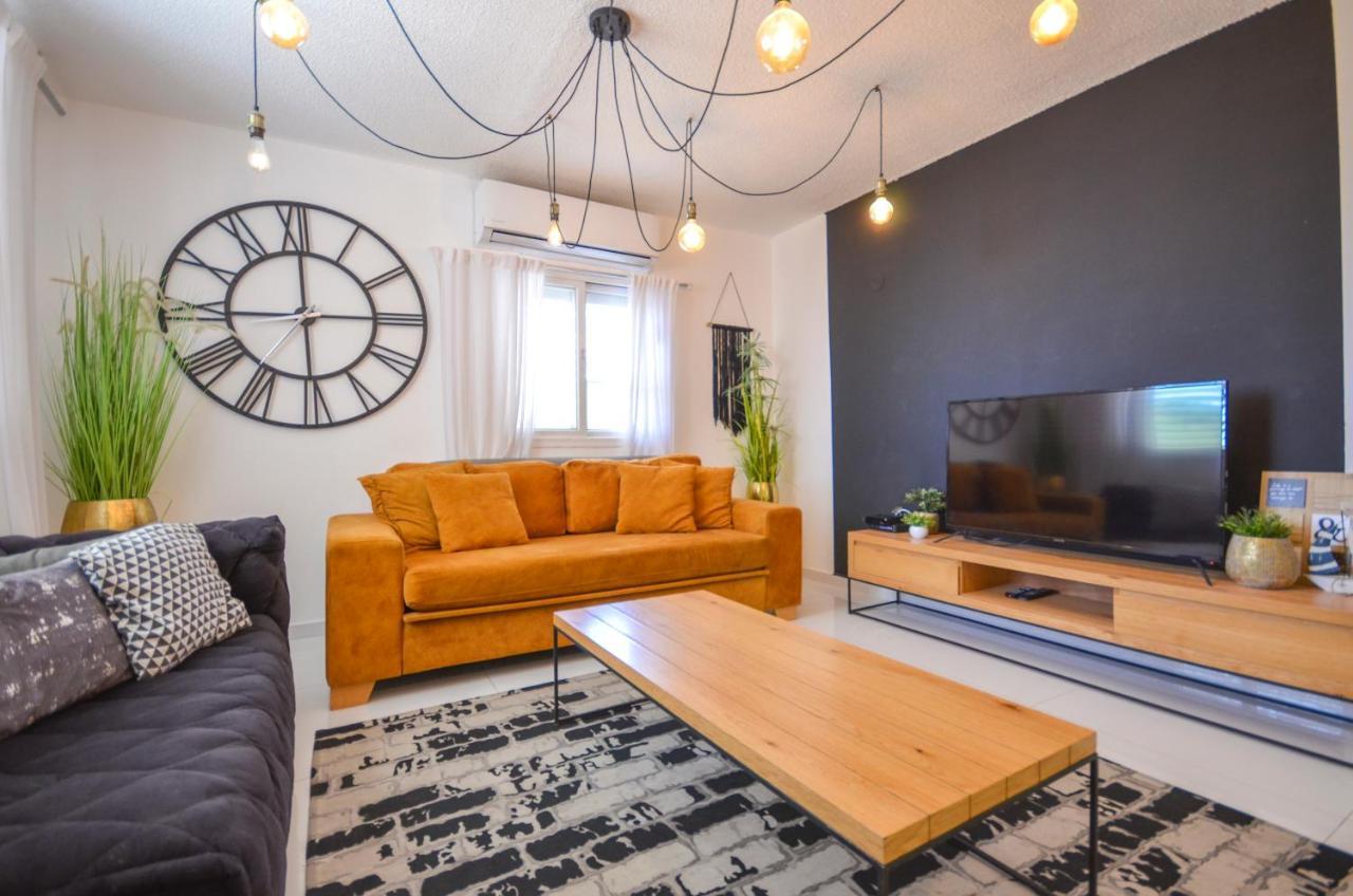 Yalarent Sunny 3Br Apt Eilat Buitenkant foto
